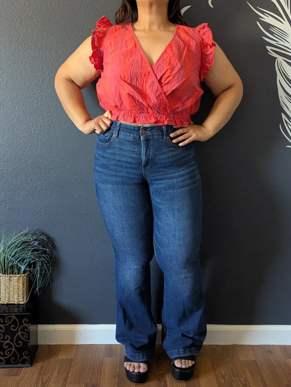Universal Thread Crop Ruffle Top - Picture 7 of 9